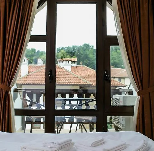 бялата къща 3*