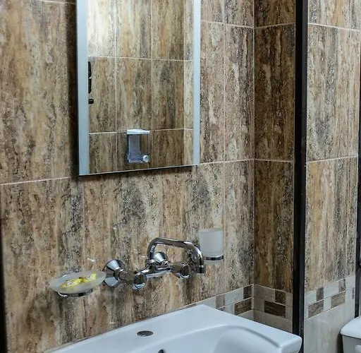 бялата къща 3*